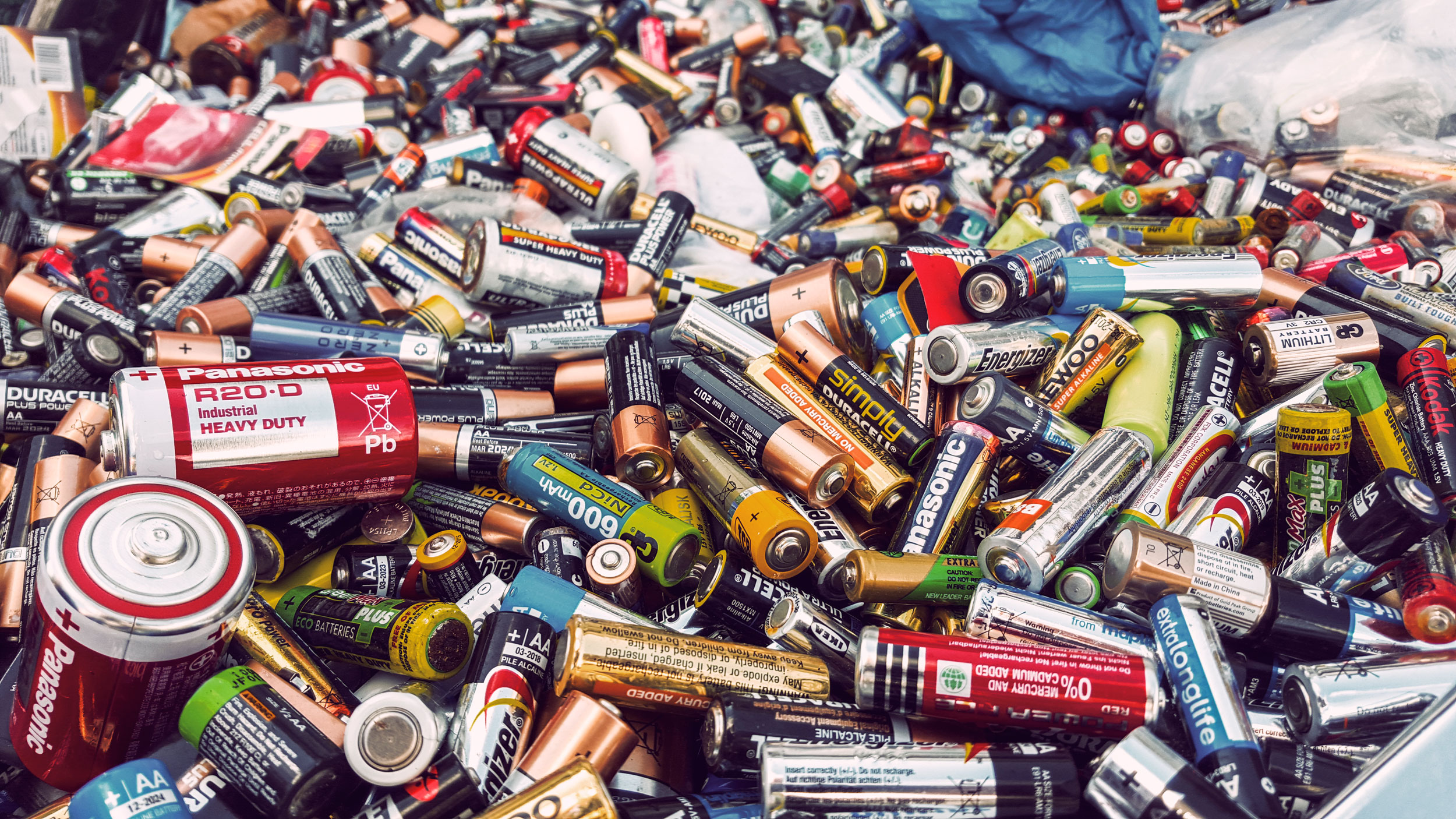 img-erp-org-old-batteries-to-recycling-578663071